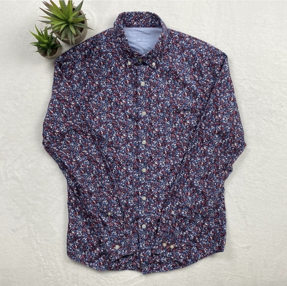 Banana Republic Blue and Red Casual Button Down Shirt